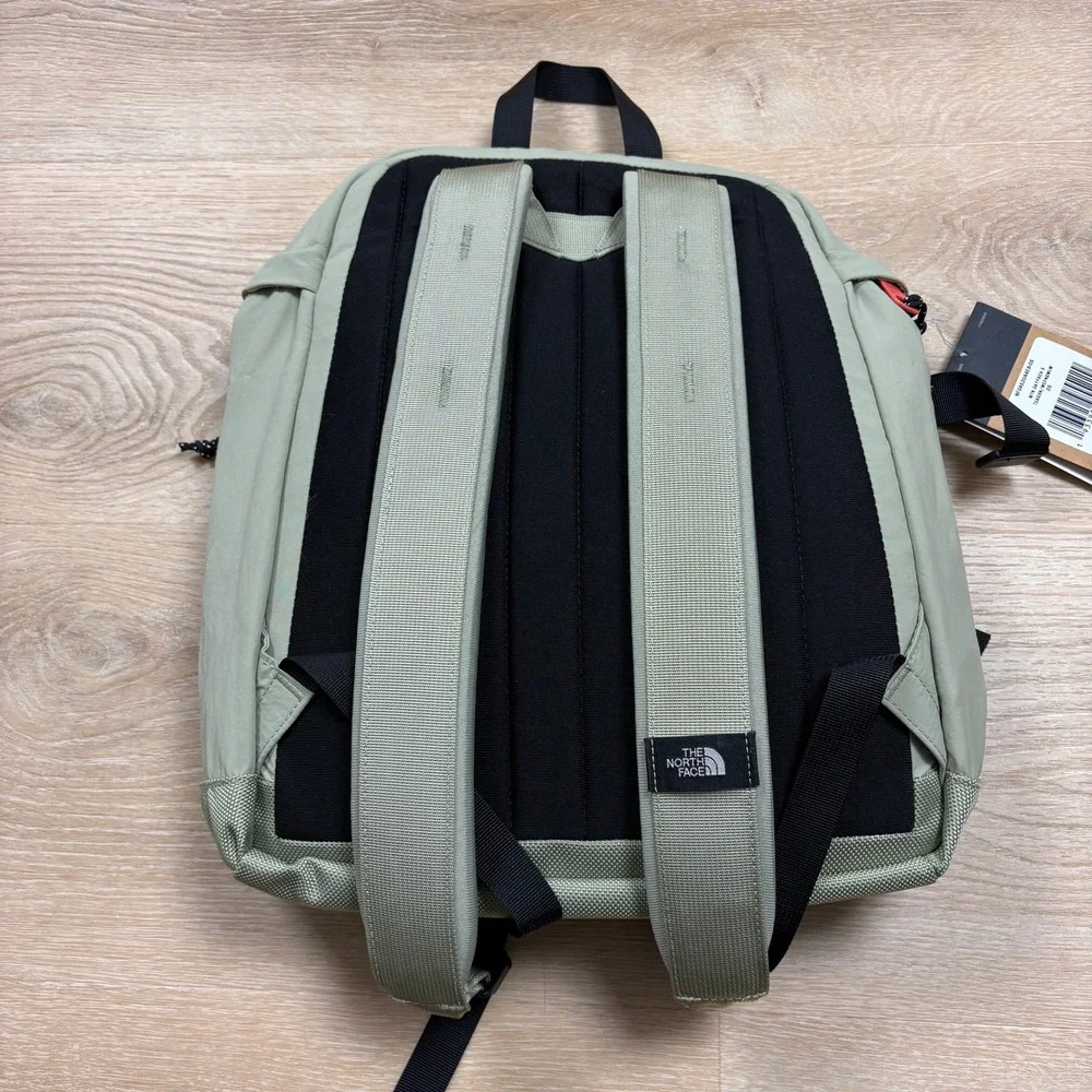 NWT‎ The North Face Mountain Daypack Backpack Color Green